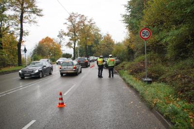 PKW auf neuer Weinsteige in Stuttgart ueberschlagen